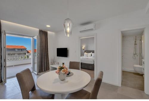 Deluxe Apartment image 10