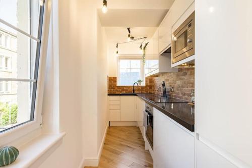 Central, Bright 2 Bed Flat, Edinburgh (photo 5)