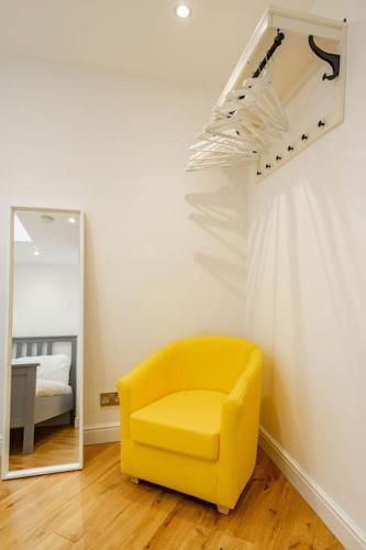 Central, Bright 2 Bed Flat, Edinburgh (photo 11)
