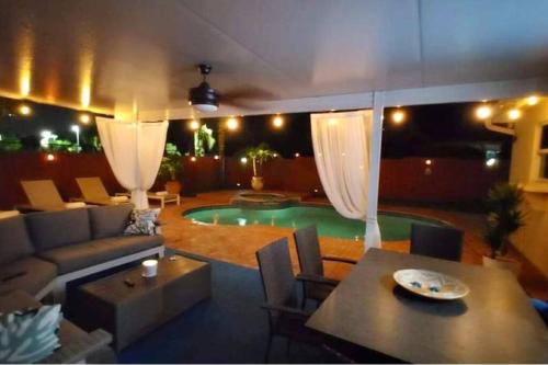 Beautiful Pompano Beach retreat! Salt water pool! in Pompano Beach, USA