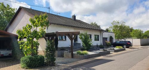 Udvendig, Ferienwohnung 3,2 km von Saarloius entfernt mit Terrasse und Garten in Uberherrn
