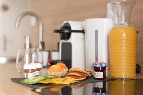Food and beverages, Loft proche PARIS SAINT-LAZARE near Curry House