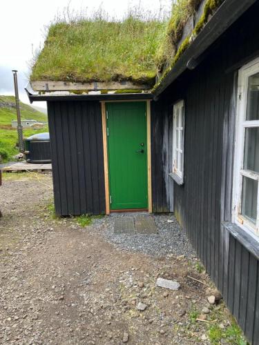 Turf house in Saksun with panoramic view