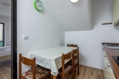 Apartment Pjescana Uvala 7349a - main image