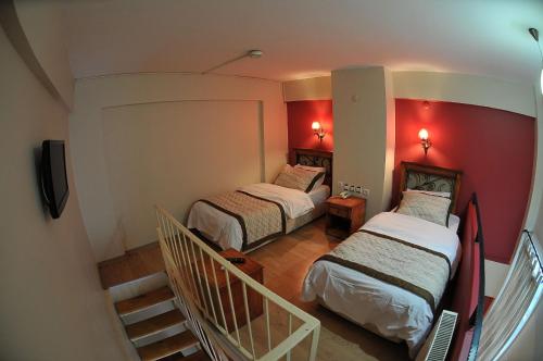 1 double bed, 3 twin beds, 1 sofa bed