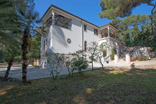 Apartments with a parking space Mali Losinj, Losinj - 19706