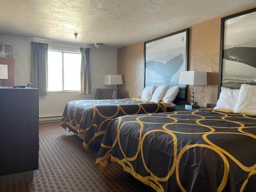 2 queen beds