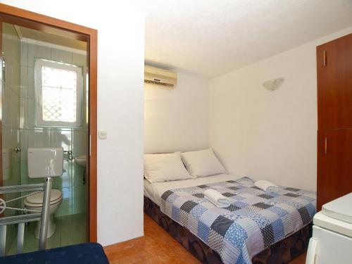 One-Bedroom Apartment with Balcony and Sea View image 8