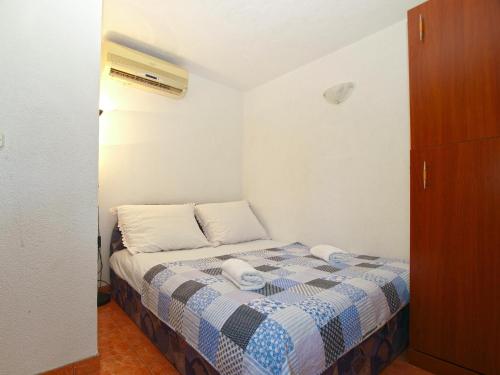 One-Bedroom Apartment with Balcony and Sea View image 7