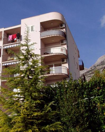 Apartments with a parking space Makarska - 19756