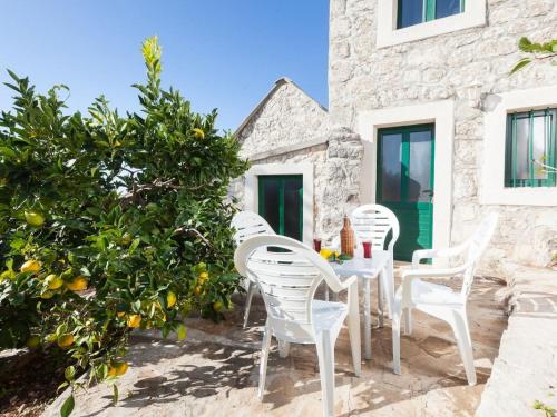 Secluded holiday house Zivogosce - Mala Duba, Makarska - 19811 in Igrane