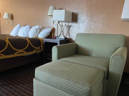 Super 8 by Wyndham Ketchikan - image 6