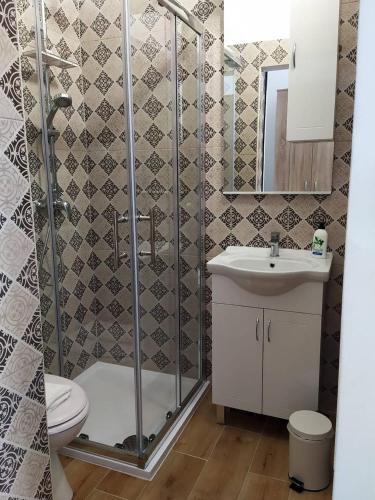 One-Bedroom Apartment with Terrace image 7