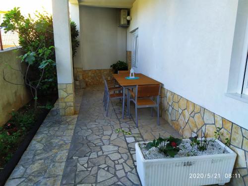 One-Bedroom Apartment with Terrace image 2