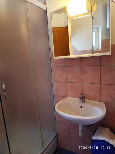 Double Room with Terrace and Sea View   image 4