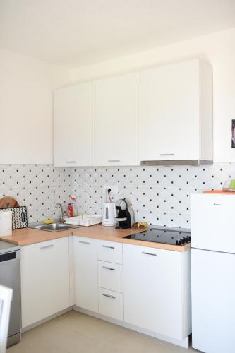 Three-Bedroom Apartment with Terrace and Sea View image 7