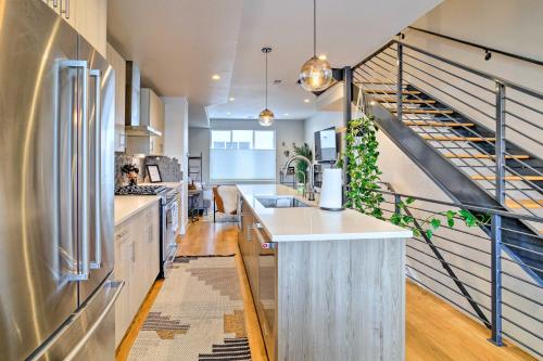 City Skyline Views Upscale Denver Townhome
