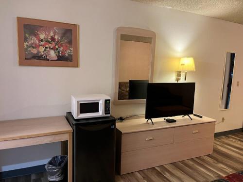 Western Inn Lakewood - image 7