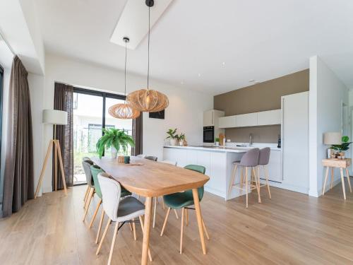  Luxury water villa in Harderwold with jetty in Zeewolde