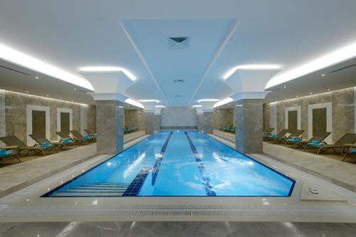 Úszómedence, Alusso Thermal Hotel Spa & Convention Center in Afyon