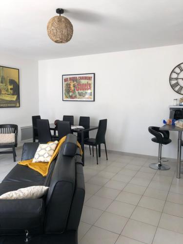 Joli appartement récent tout confort parking privé