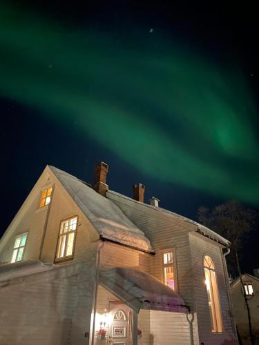 Central Classic Villa with a Big Sauna in Tromsø