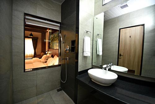 Heritage Deluxe Room with 15% off on Food & Beverage, Spa and Free Airport Pickup
