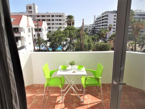 Amazing modern apartment, free WIFI, international TV and VoD, center of Las Americas, Tenerife