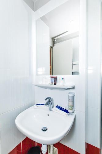 HOTEL DE PARIS MONTPARNASSE - image 4