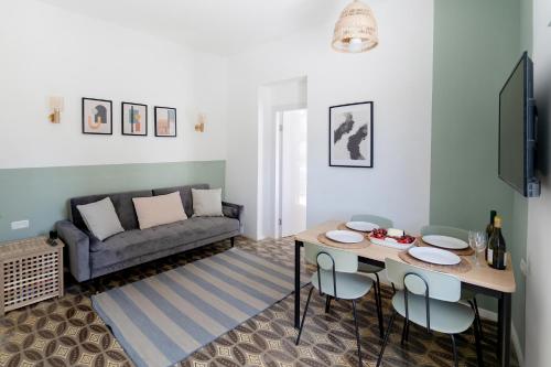Carmel Beach House by Berry Stays — Photo 2