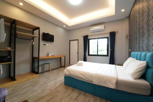 Chillax Khaosok Hostel - SHA Certified Room Type - Double Room with Mountain View