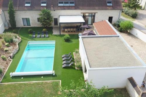 Maison avec piscine pour 10 adultes et 8 enfants ou ados