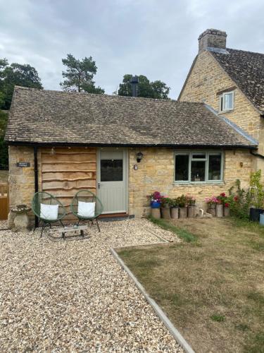 Cosy Cotswolds Self-Contained One Bedroom Cottage - Chipping Norton