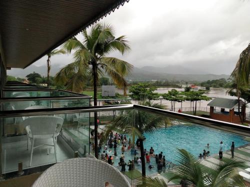 Balkons/terase, Paramount Riverfront Resort and Spa in Karjata