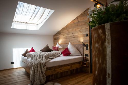 1 queen bed, 1 sofa bed