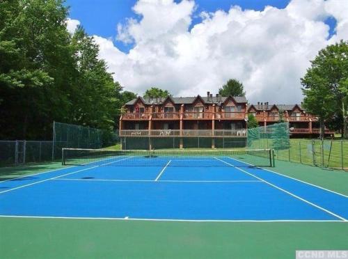 Redwood Retreat in Windham - Pool! Tennis!