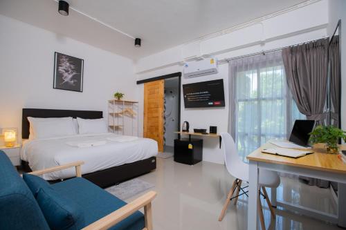 Laewan Guesthouse Room Type - Queen Room with Balcony