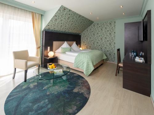 Kristallhotel Fettehenne 3.9km von Pfarrkirche St. Remigius entfernt