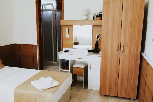 Quadruple Room image 9