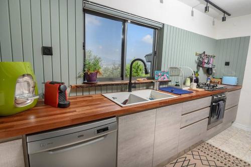 בית מול ירח in Maalot Tarshiha