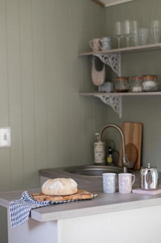 Barfield Shepherds Hut