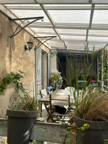 Chambre paisible dans une ancienne bâtisse rénovée