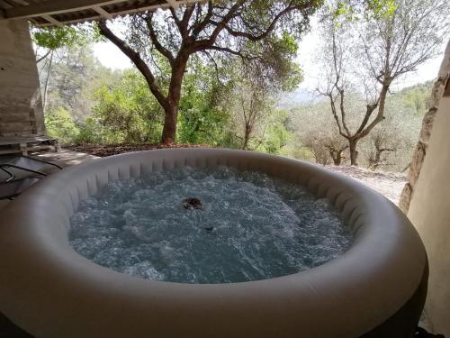 Séjour en pleine nature, vue imprenable, jacuzzi