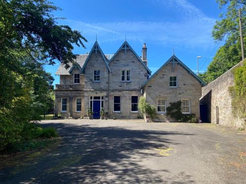 Зовнішній вигляд готелю, Fabulous 2 Bedroom House just outside Edinburgh in Рослін