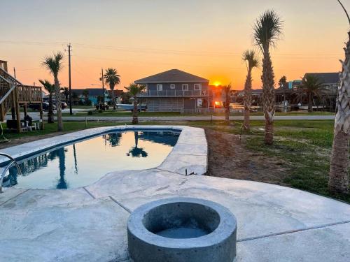Huge Tiki Crows Nest with 360 Panoramic Views of Gulf Bay Beach and Bridge - image 7