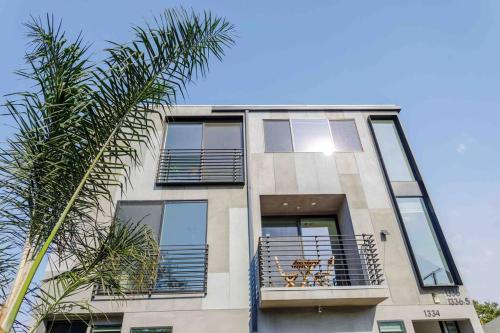 Stunning Hollywood Townhouse with Sunny views in Los Angeles, USA