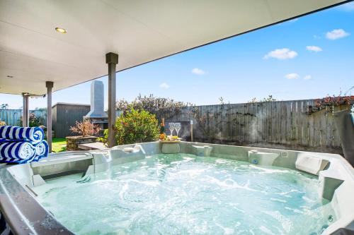 The Grand @ Taupo – khách sạn tại Nukuhau