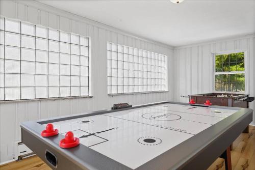Stylish & Modern 4 Bedroom House in Wexford/Pittsburgh with Game Room
