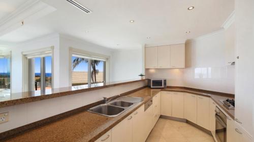 Unit 7 - 3 Bedroom Premier Ocean View, Terrigal (photo 8)