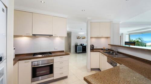 Unit 13 - 3 Bedroom Ocean View, Terrigal (photo 8)